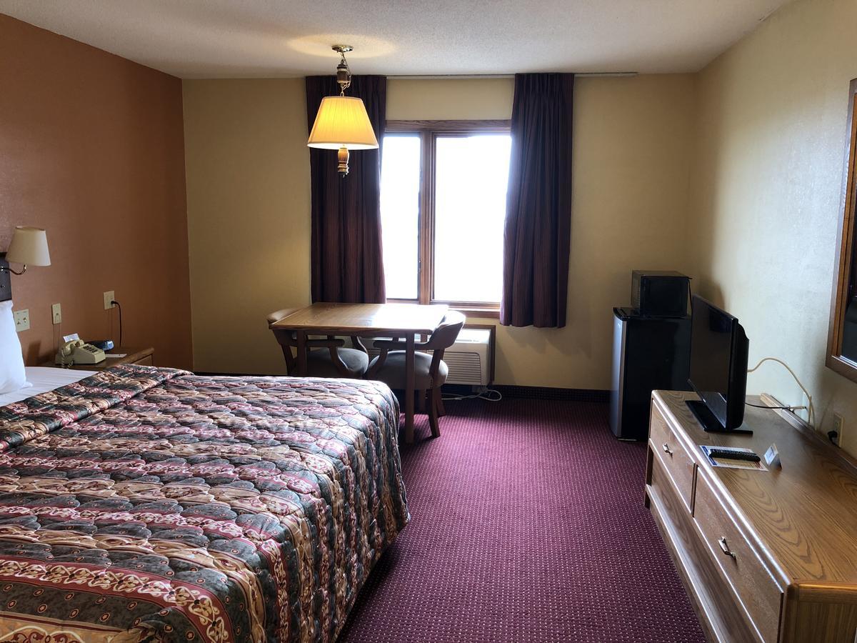Old Towne Motel Westby Ngoại thất bức ảnh