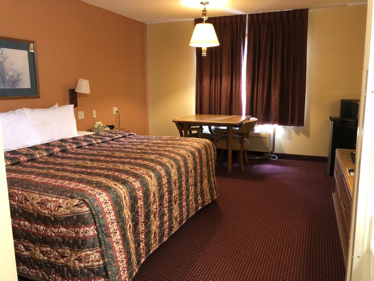 Old Towne Motel Westby Ngoại thất bức ảnh