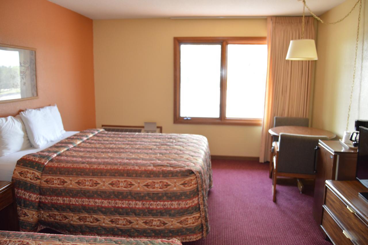 Old Towne Motel Westby Ngoại thất bức ảnh